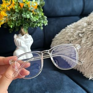 Selling this pear of blue light glasses! Brand new, haven’t worn them.